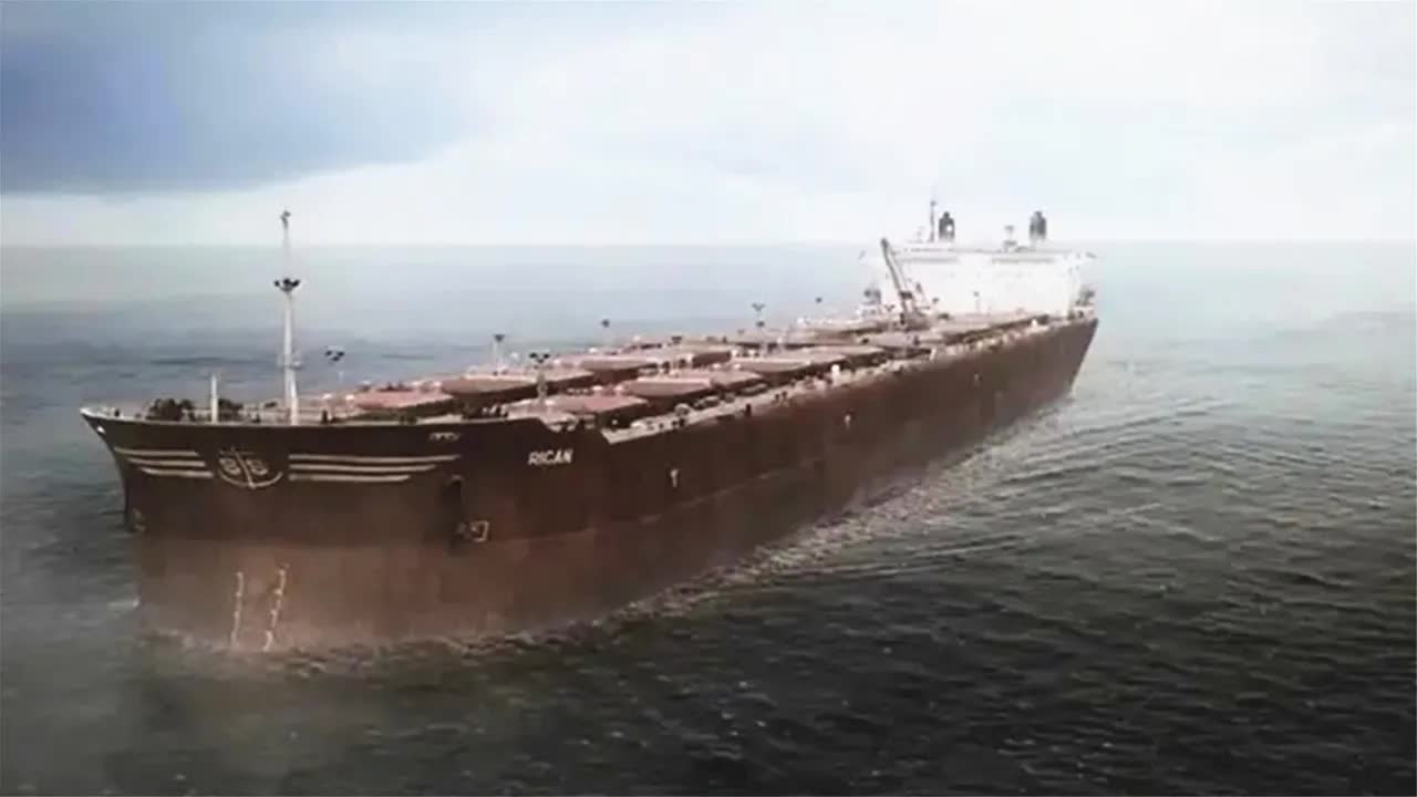 硬汉8年成功越狱15座顶级监狱，可这次的监狱却是一艘300多米长的大船！