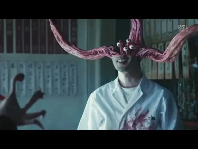 一次性看完2集日本高分漫改电影《寄生兽》吃人的寄生怪物